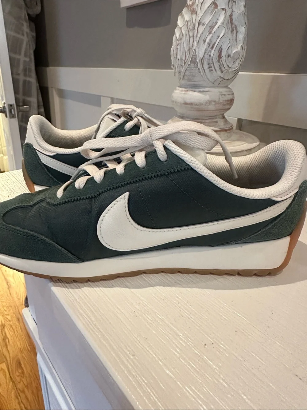 Nike women’s Pacific Sneaker - Green / Cream / size 6 - Picture 5 of 9